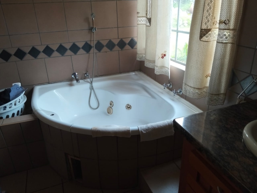 5 Bedroom Property for Sale in Roodekopjes Ah North West